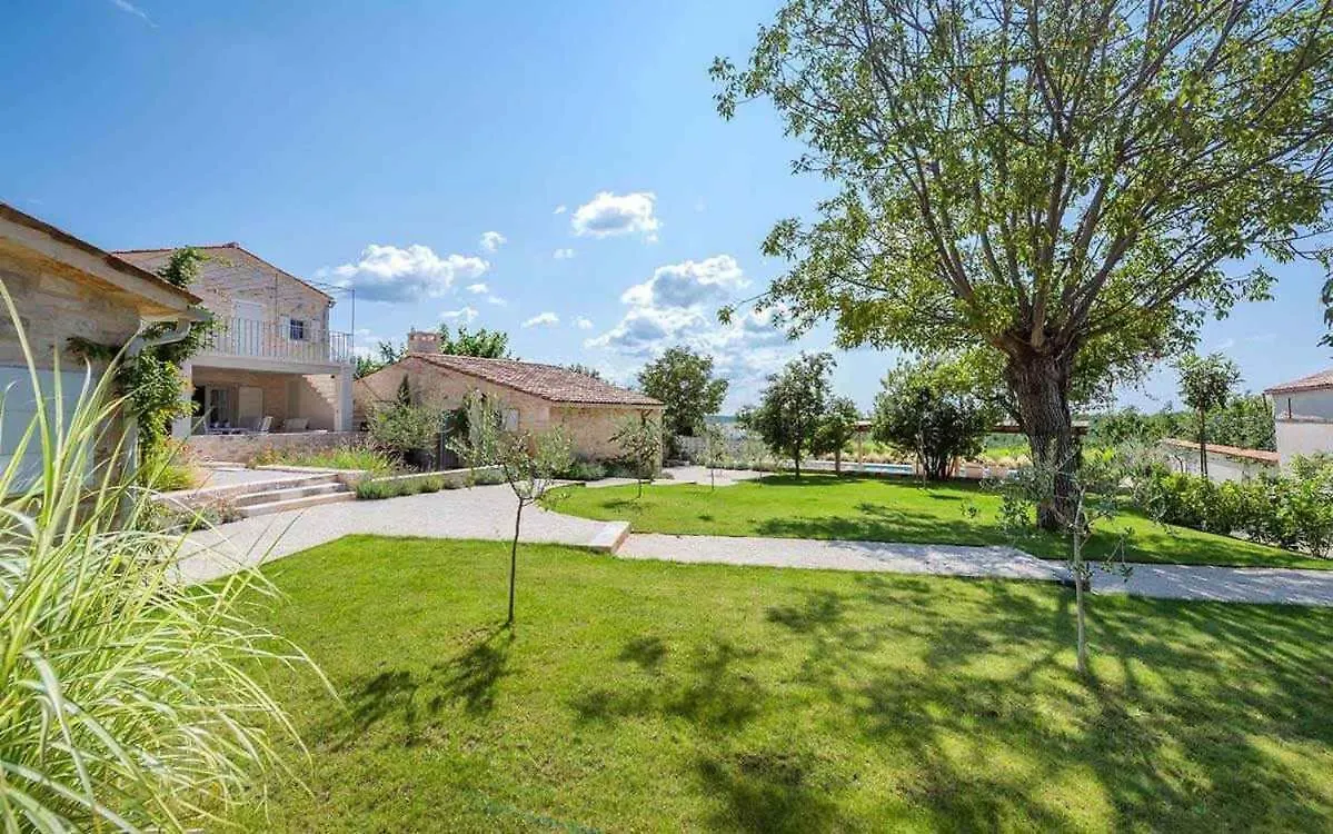 Holiday Home In Radovani - Istrien 49822 0*,